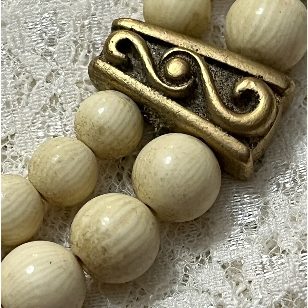 Napier/vintage lucite cream beaded 2 strand necklace, 16”